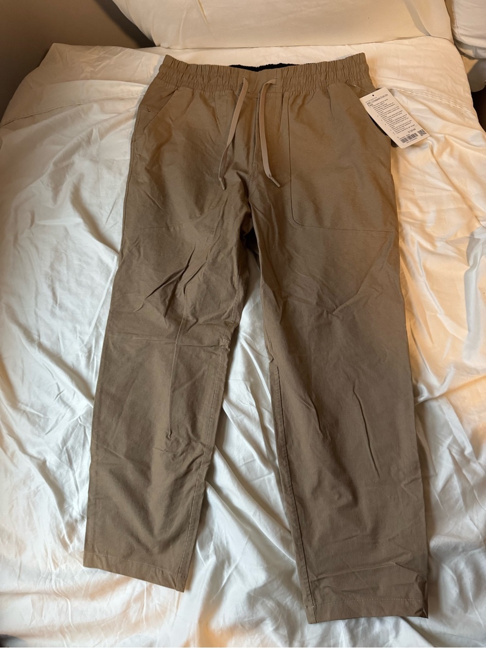 NWT Lululemon ABC Cropped Pull-On Pant in Earth Color Sand, size Large